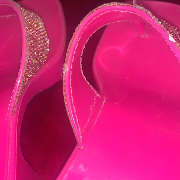 Rouge Helium Hot Pink Sparkly Strappy Thong Rubber Sandals 2” Block Heel Sz 8 - Picture 6 of 8